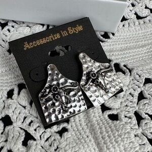 New Boho Western Hammered Silver Longhorn Cow Tag Earrings